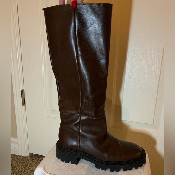 Brown boots - Picture 1 of 4